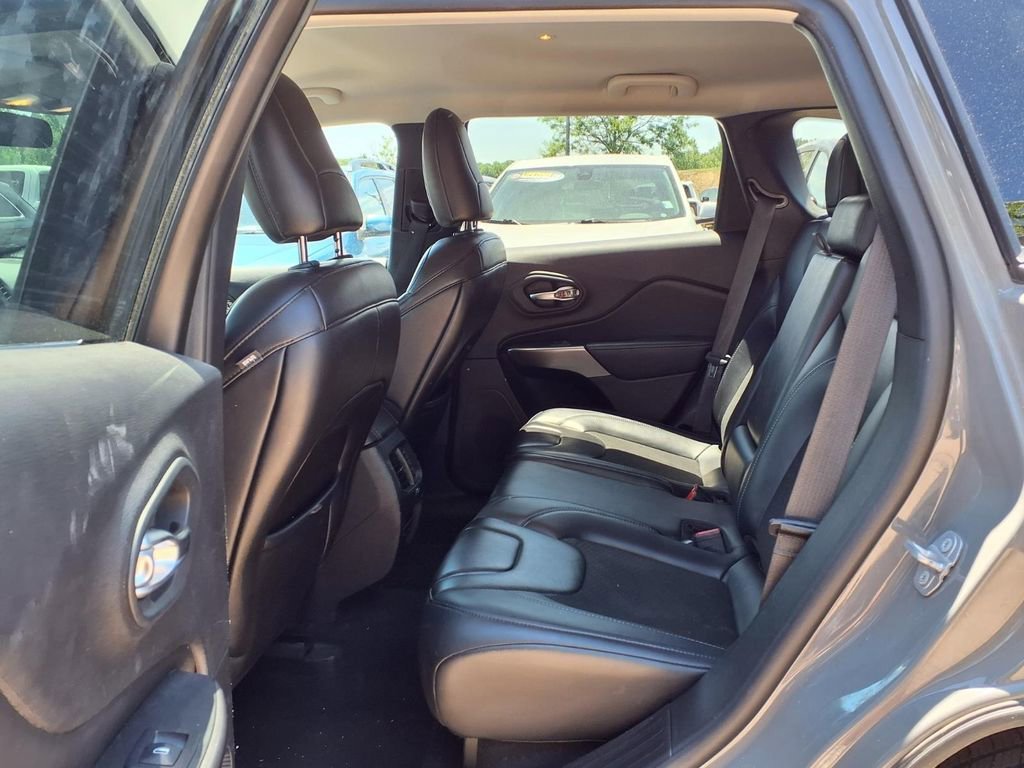 Used 2019 Sting-gray Clearc Jeep Latitude Plus image 9