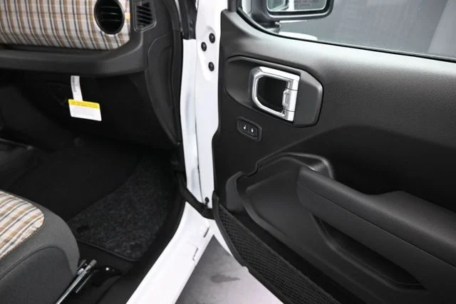 New 2026 Bright White Clear-Coat Exterior Paint Jeep 85th Anniversary Edition image 26
