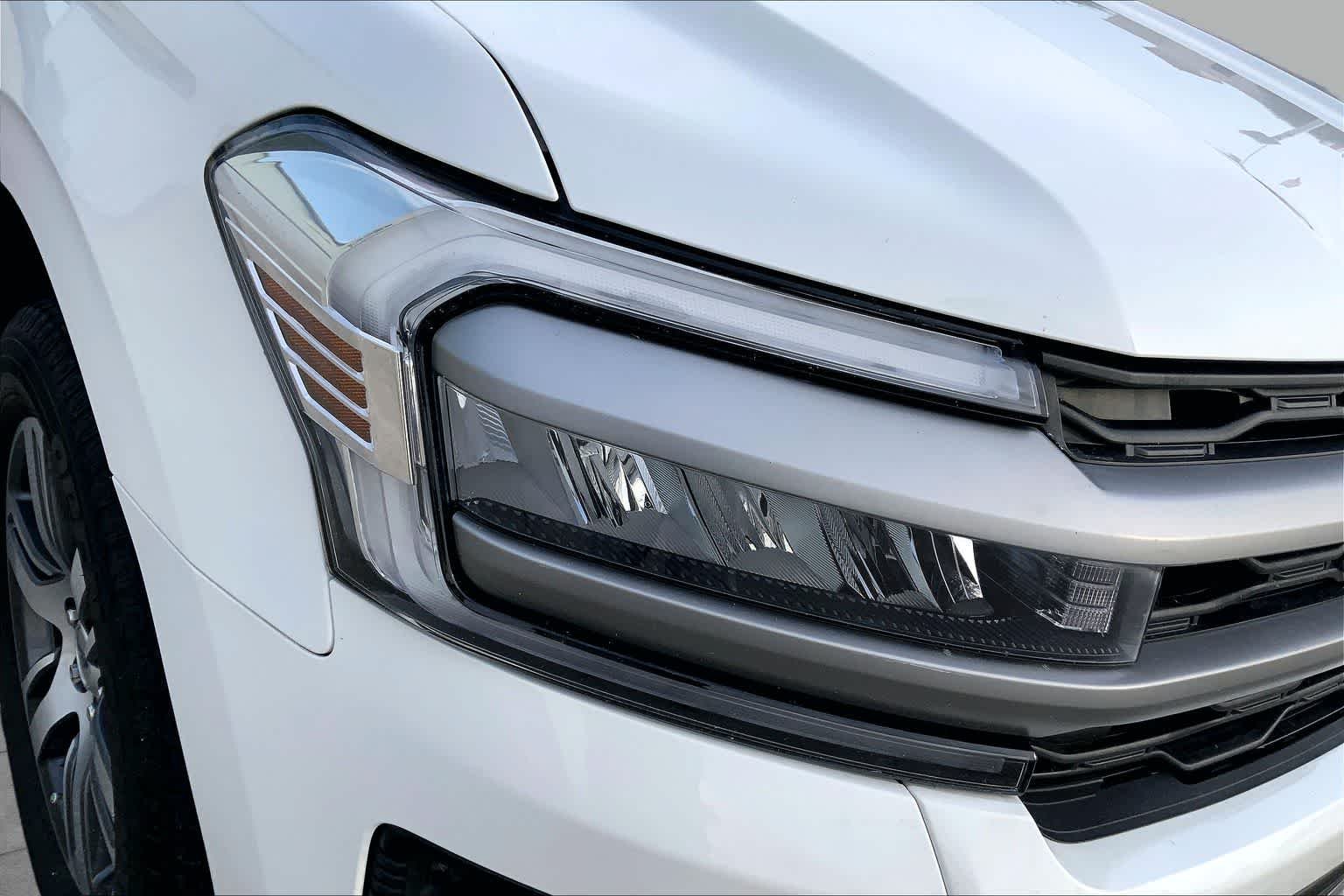 Used 2024 Star White Metallic Tri-Coat Ford XLT image 28