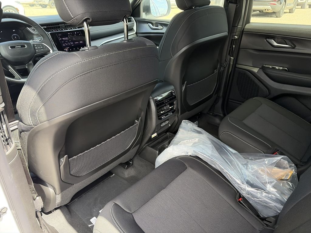 New 2026 Bright White Clear-Coat Exterior Paint Jeep Laredo X image 27