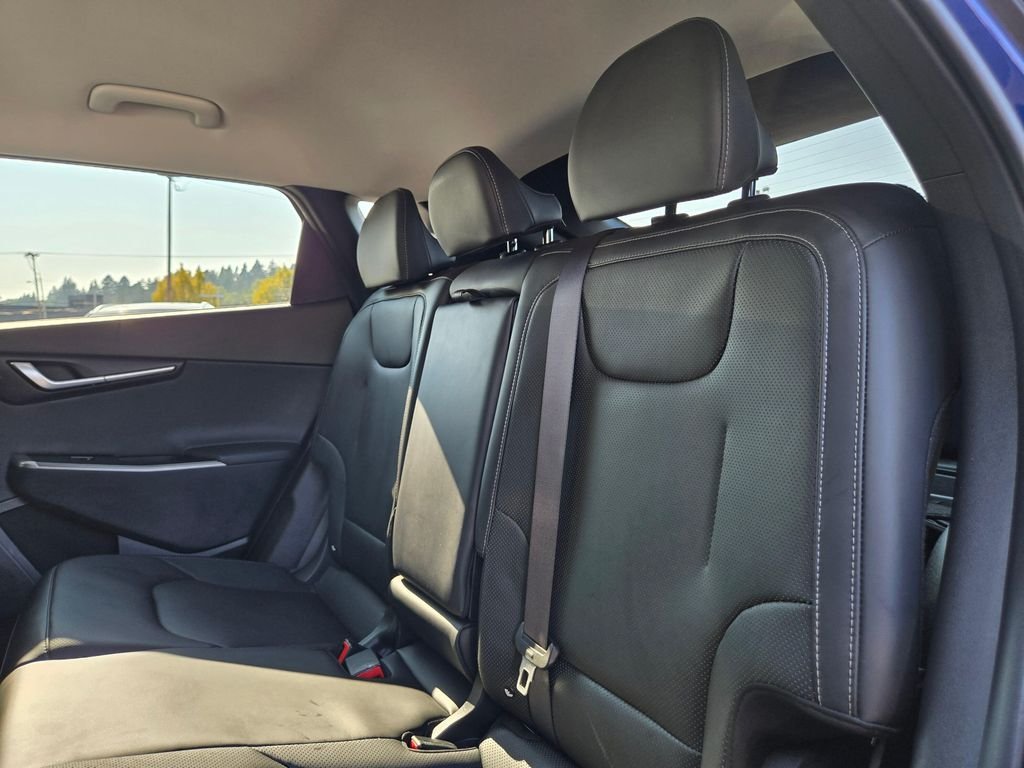 Used 2023 Blue Kia Wind image 17