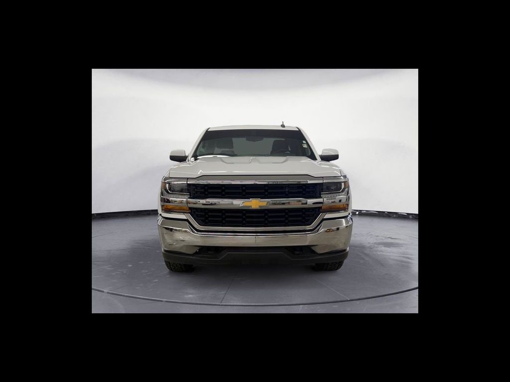 Used 2019 White Chevrolet LT image 9