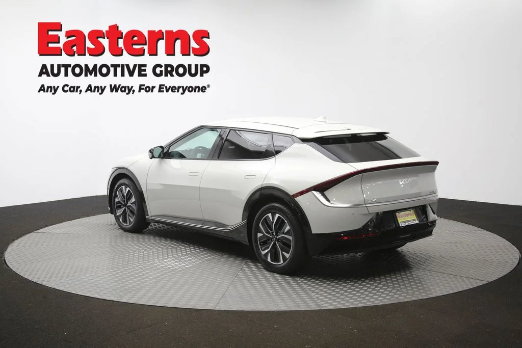 Used 2022 White Kia Wind image 62