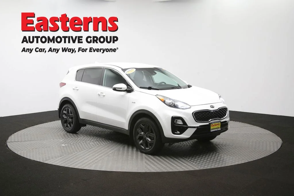 Used 2022 White Kia LX image 47