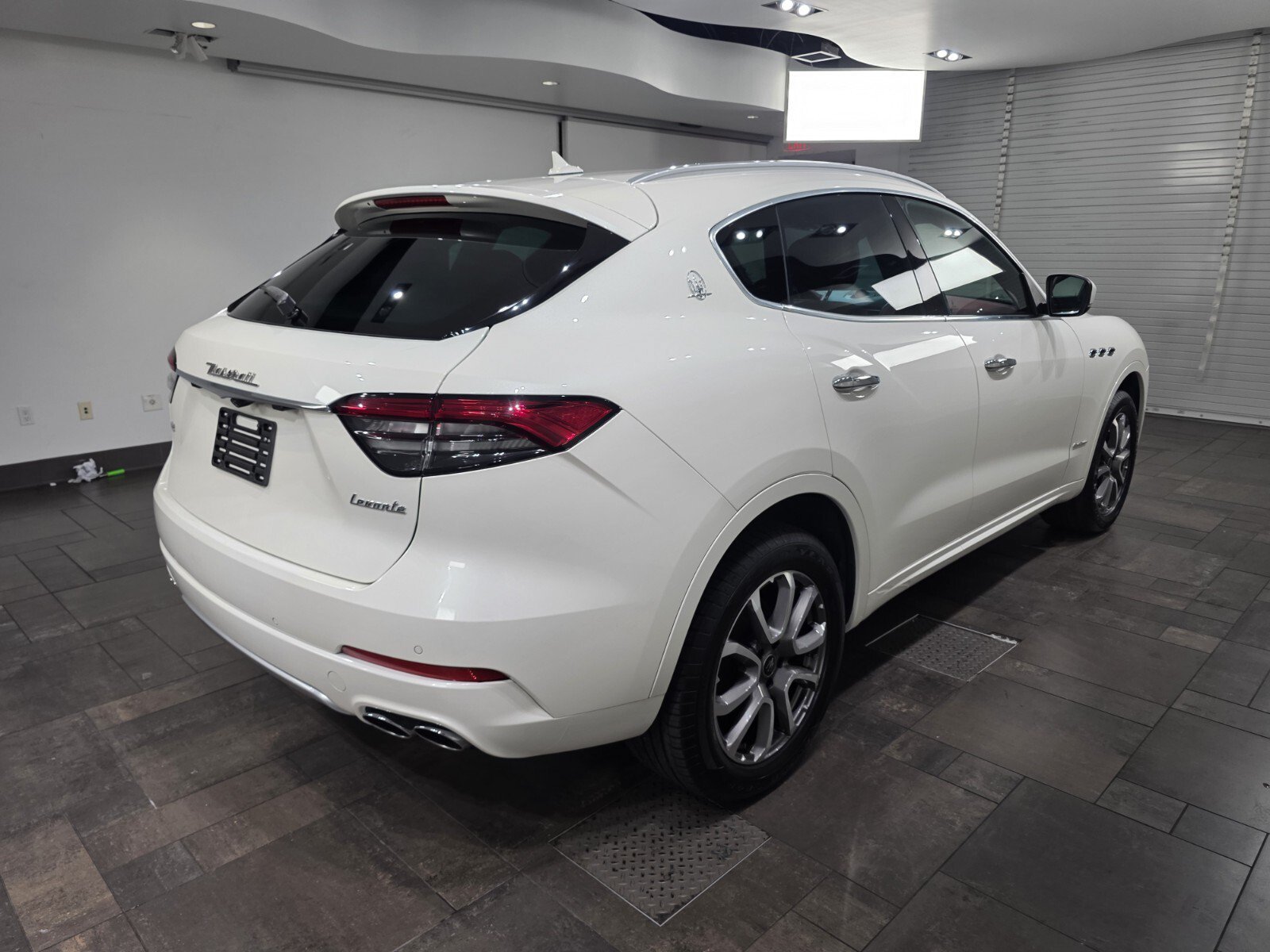 Used 2021 Bianco Maserati GranLusso 3.0L image 25