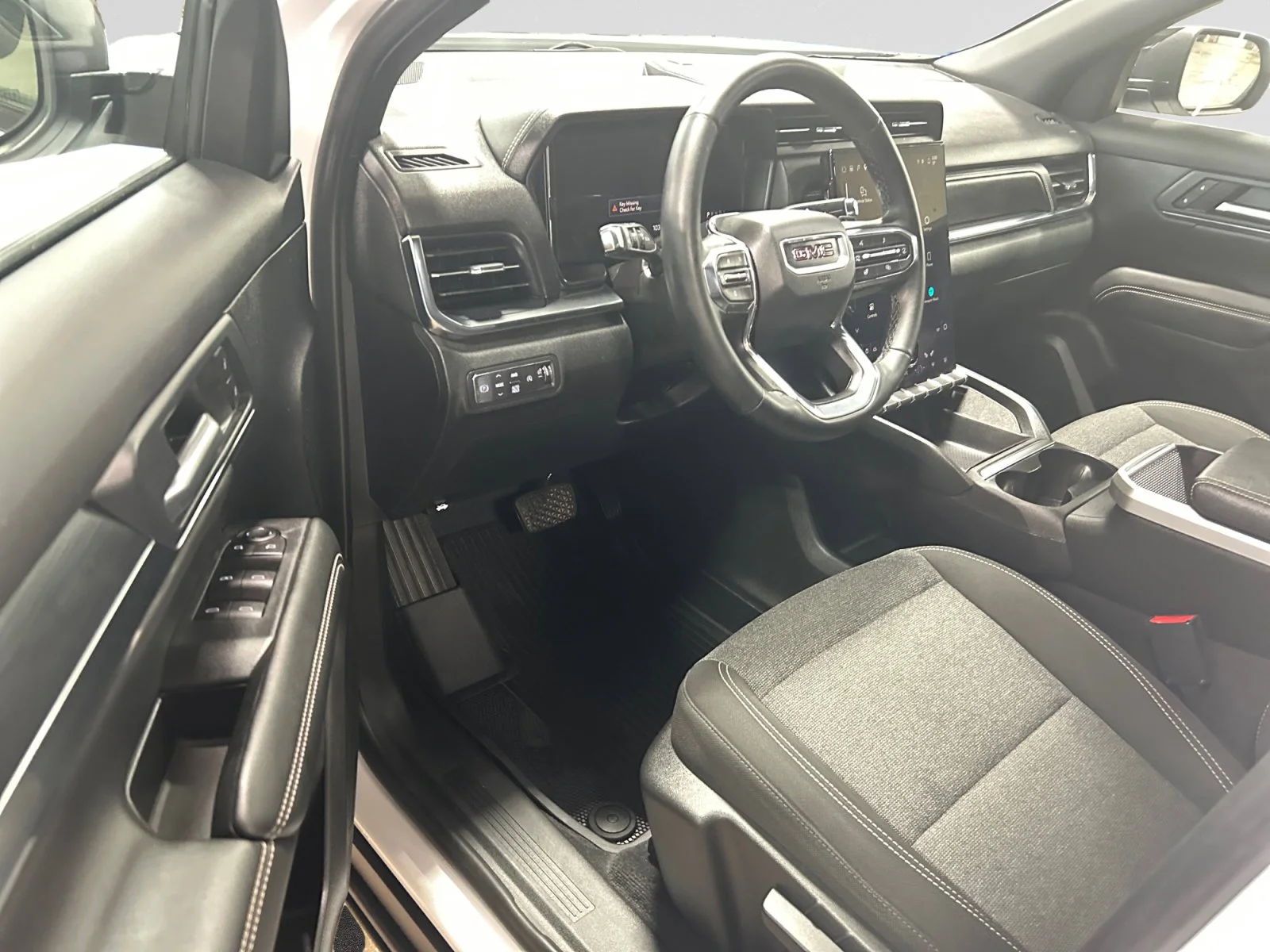 Used 2025 White GMC AWD Elevation image 12