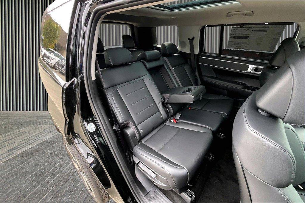 New 2027 Phantom Black Hyundai Limited image 11