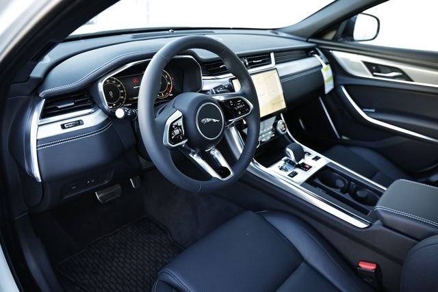 New 2024 Fuji White JAGUAR P300 R-DYNAMIC SE AWD image 26