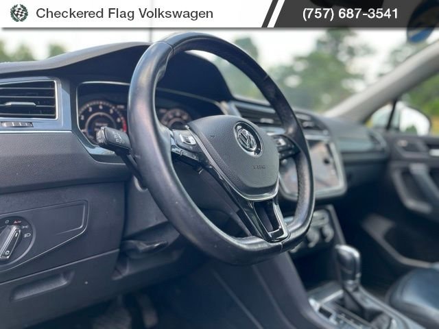 Used 2019 Pure White Volkswagen 2.0T SEL Premium 4Motion image 19