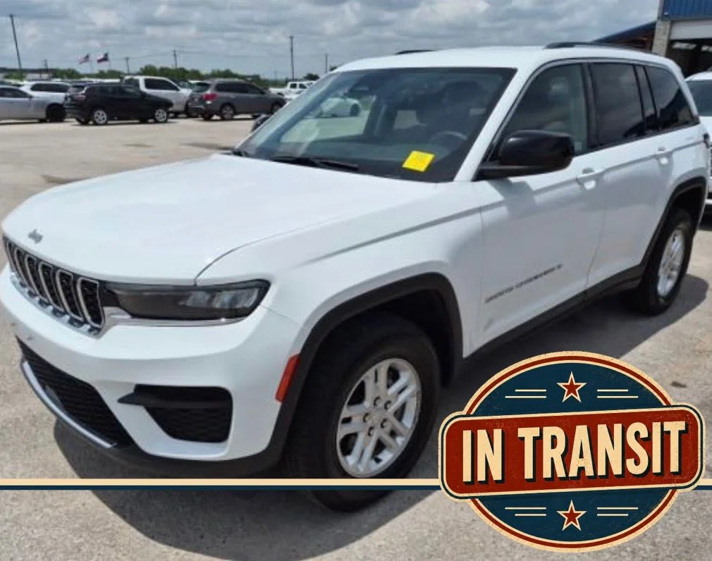 Used 2024 White/off-white Jeep Laredo image 1