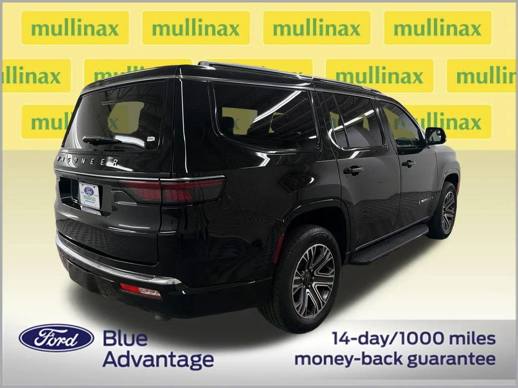 Certified Used 2025 Black Jeep Base image 3