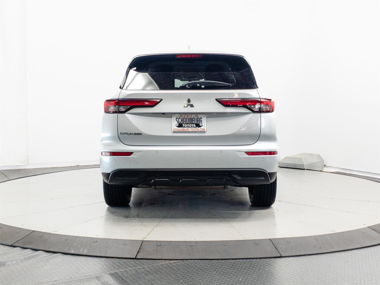 Used 2022 White Mitsubishi ES image 9