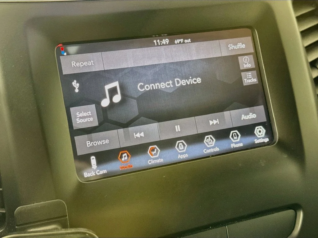 Used 2019 Black Jeep Latitude Plus image 18