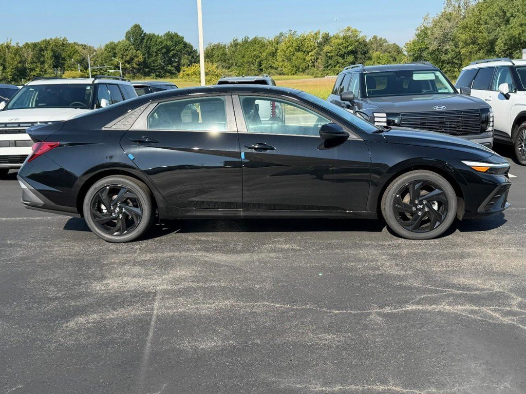 Used 2026 Black Hyundai SEL Sport image 2