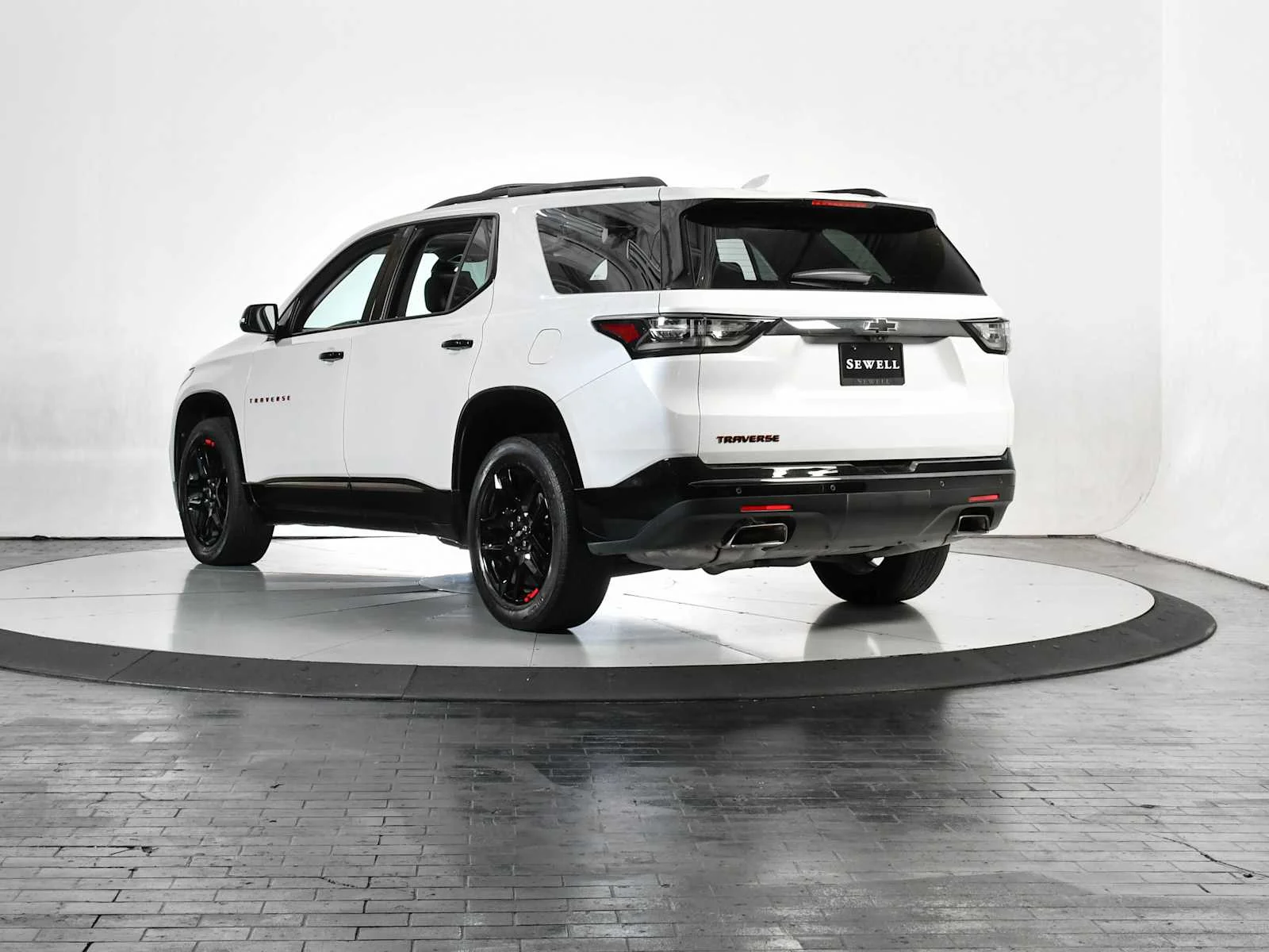 Used 2019 Iridescent Pearl Tricoat Chevrolet Premier image 3