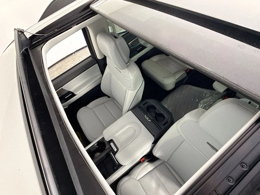 New 2026 Star White Metallic Tri-Coat Ford Platinum image 23