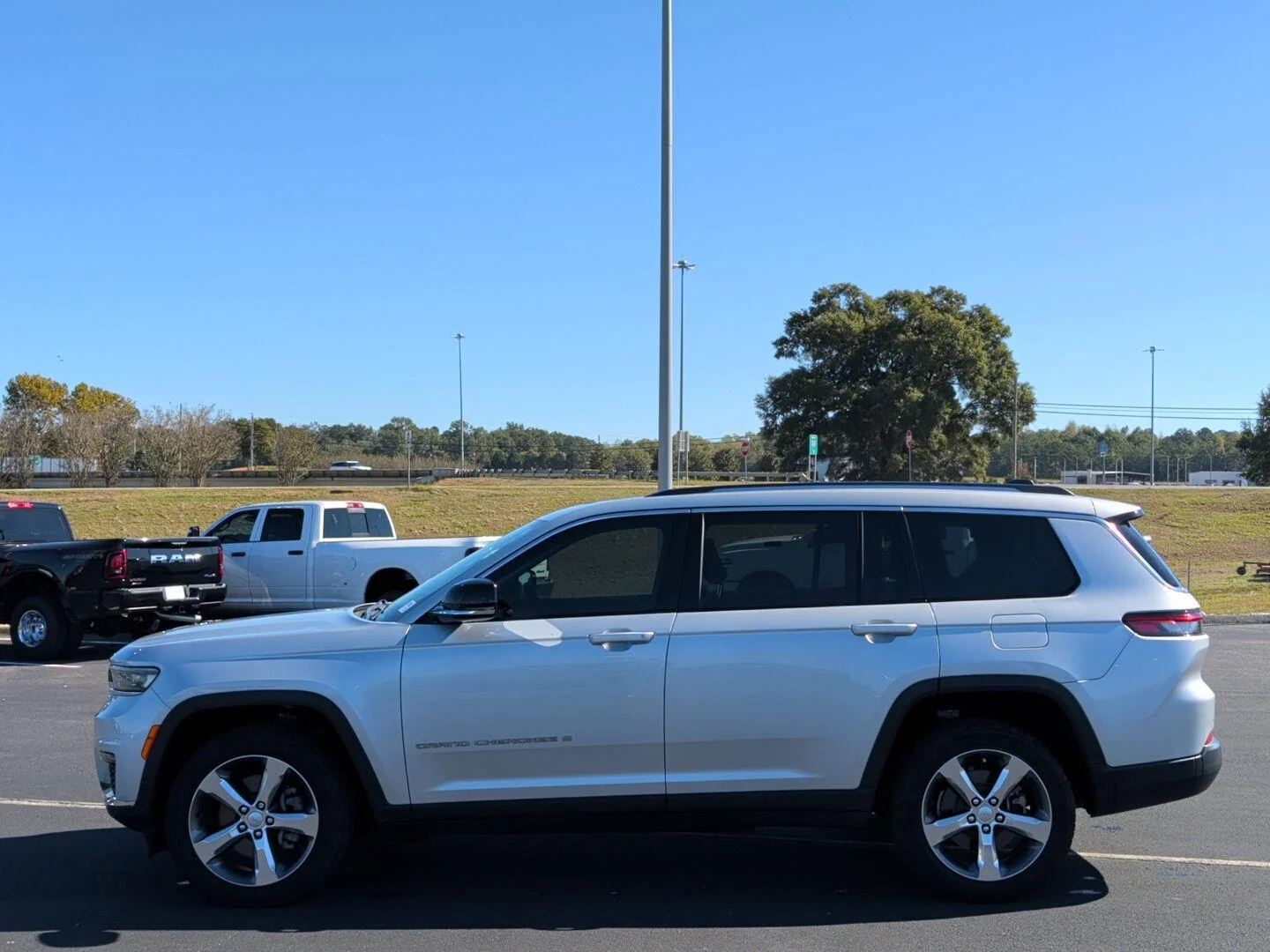 Used 2021 Silver Jeep Limited image 2