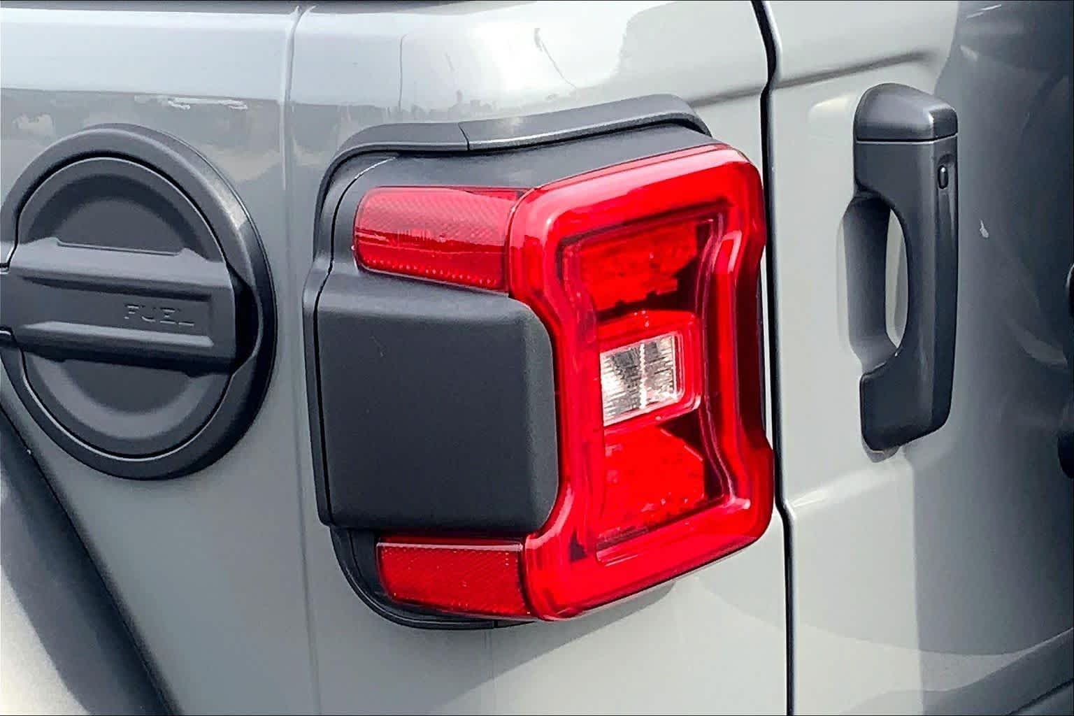 Used 2023 Sting-Gray Clearcoat Jeep Rubicon image 29