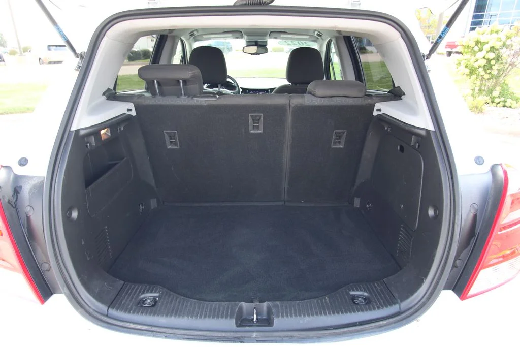 Used 2022 White Chevrolet LS image 12