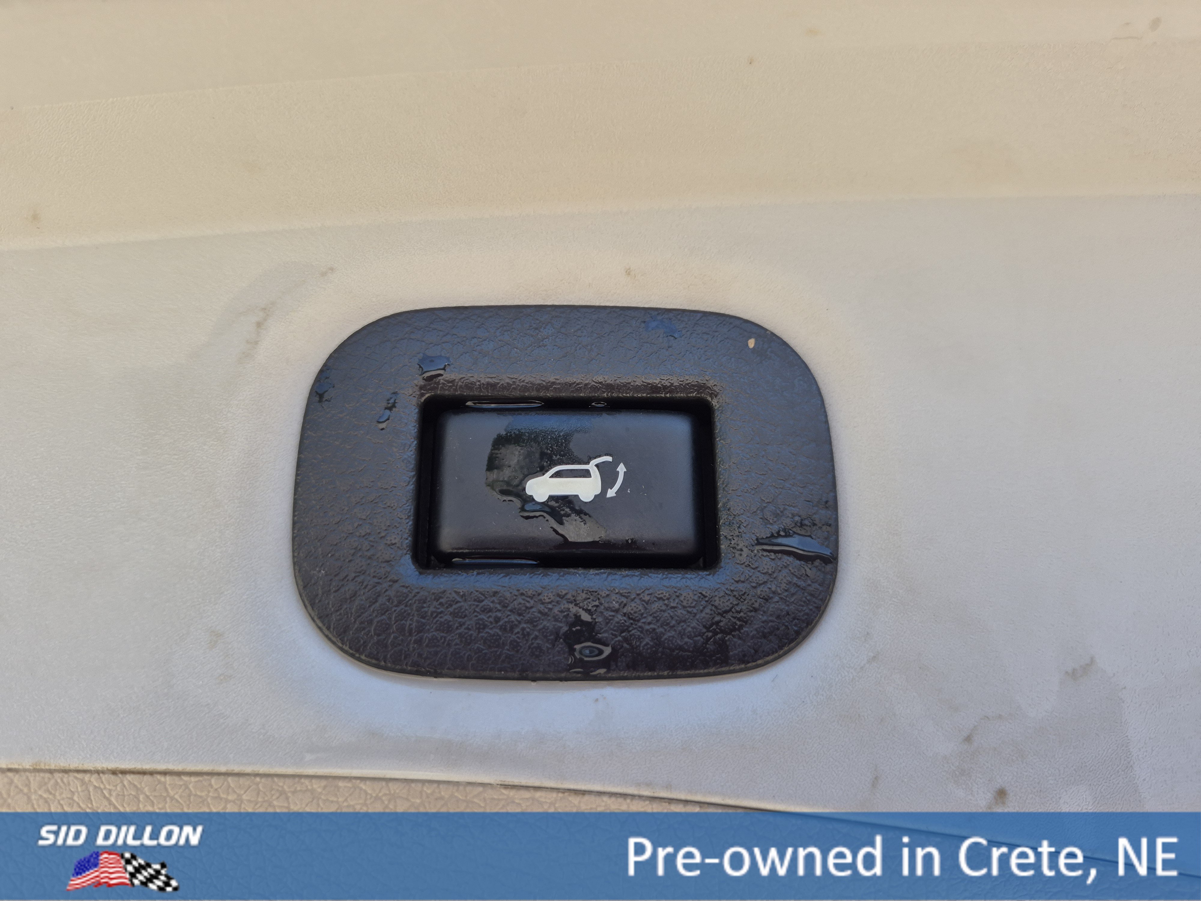 Used 2017 Pearl White Nissan SL image 17
