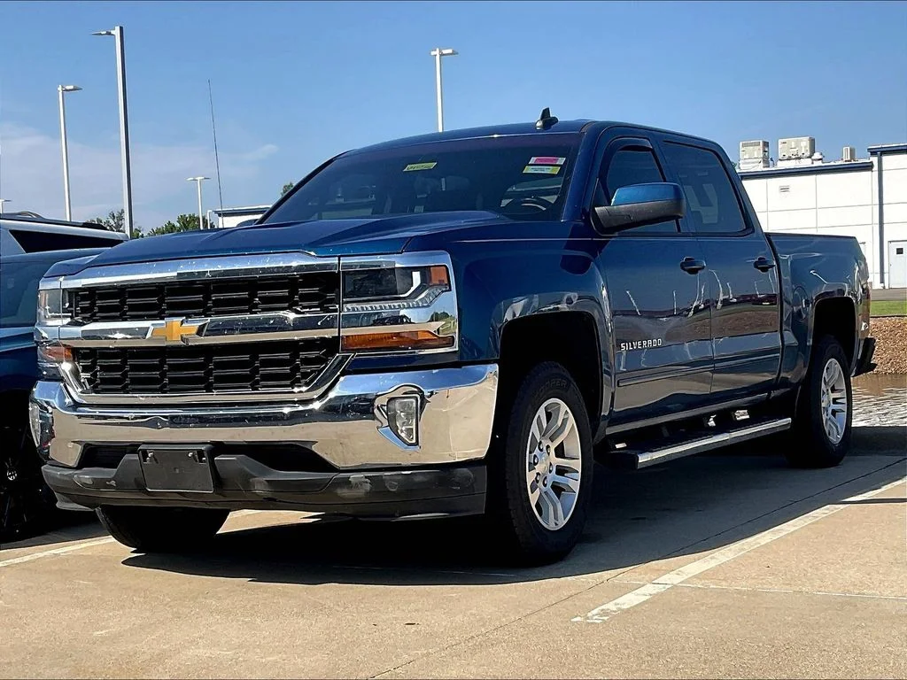 Used 2018 Blue Chevrolet LT image 4