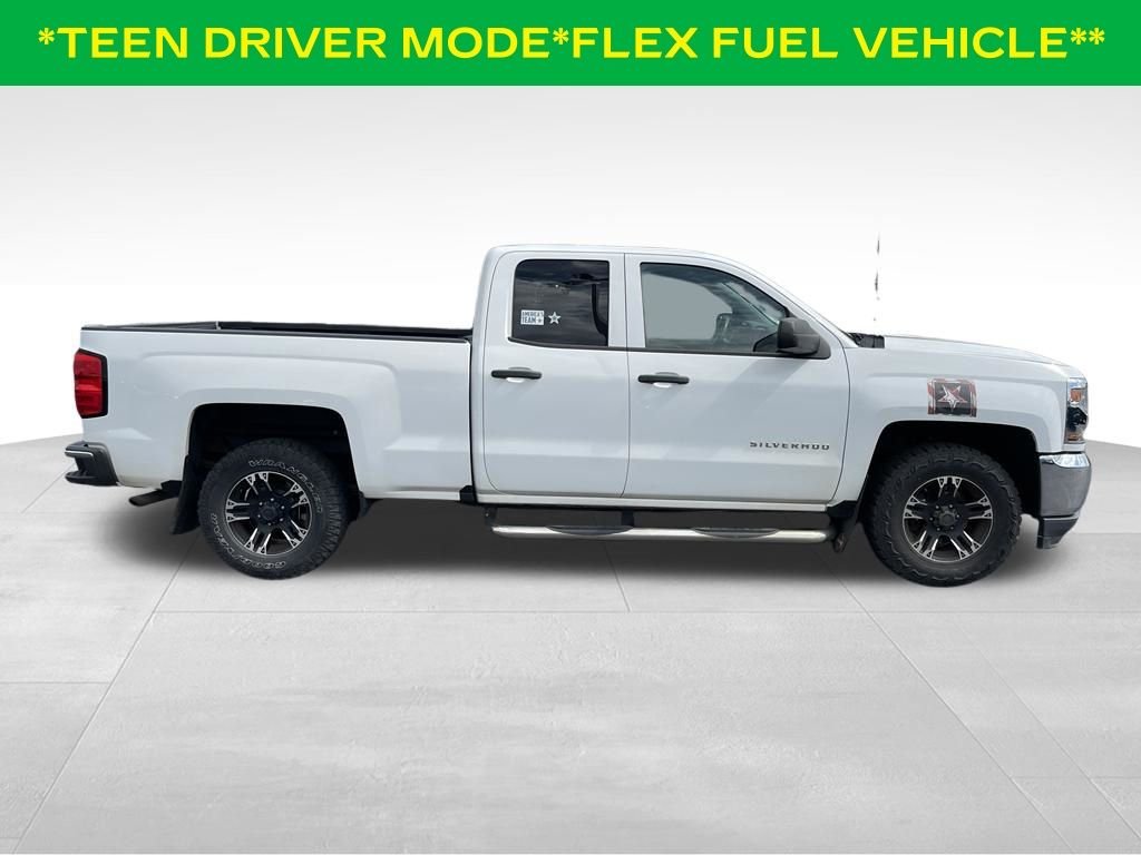 Used 2018 Summit White Chevrolet WT image 4