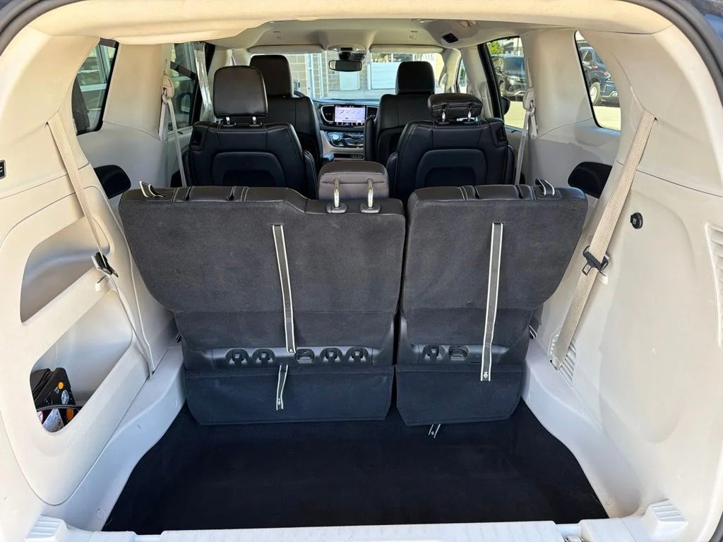 Used 2023 Black Chrysler Touring L image 17