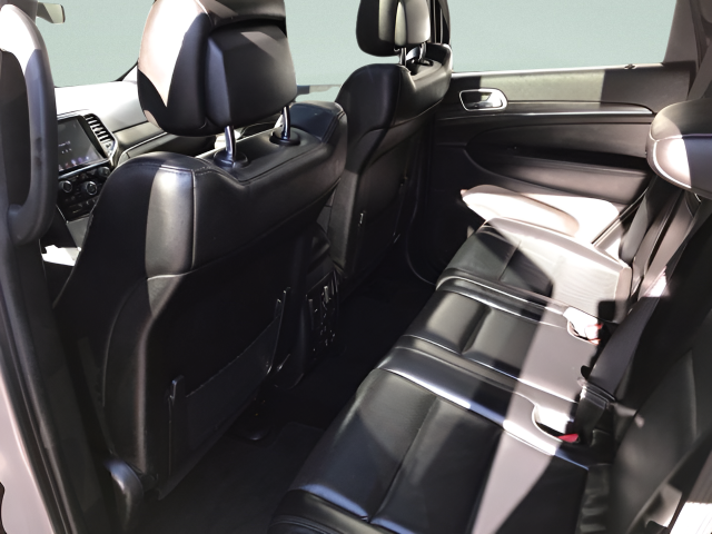 Used 2019 Silver Jeep Limited image 12