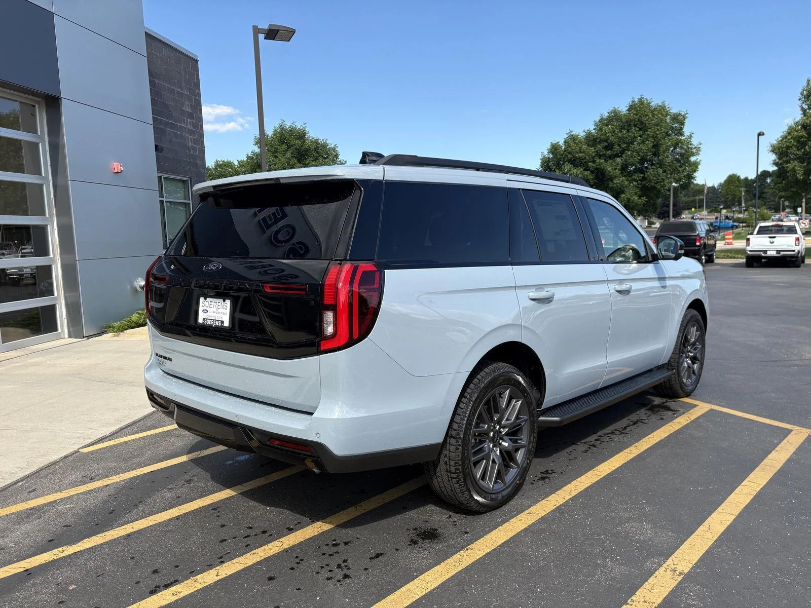 New 2026 Glacier Gray Metallic Tri-Coat Ford Platinum® image 6