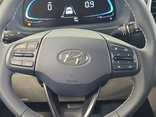 Used 2025 White Hyundai Limited image 27
