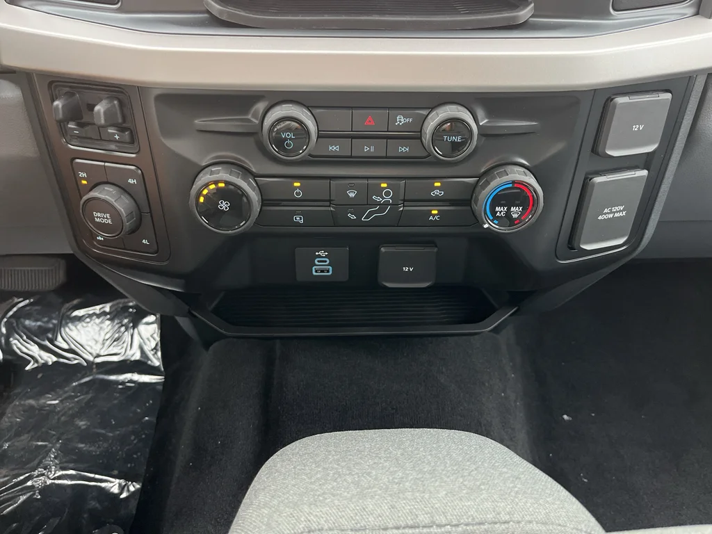 New 2026 Oxford White Ford F-250® XLT image 22