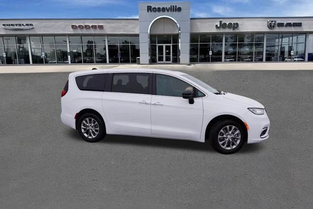 New 2026 Bright White Clear-Coat Exterior Paint Chrysler Limited image 2