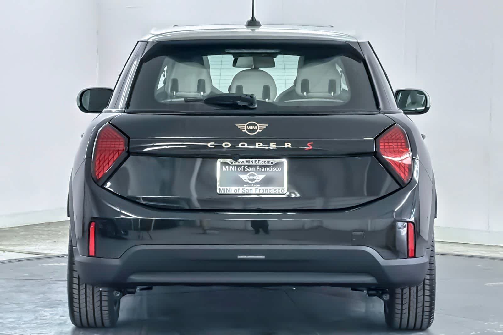 New 2026 Midnight Black II Metallic MINI Signature Plus image 7