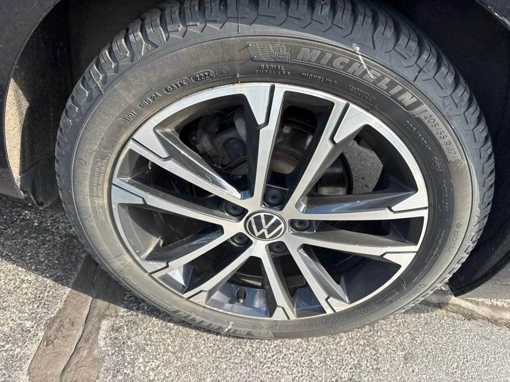 Used 2022  Volkswagen 1.5T Sport image 8