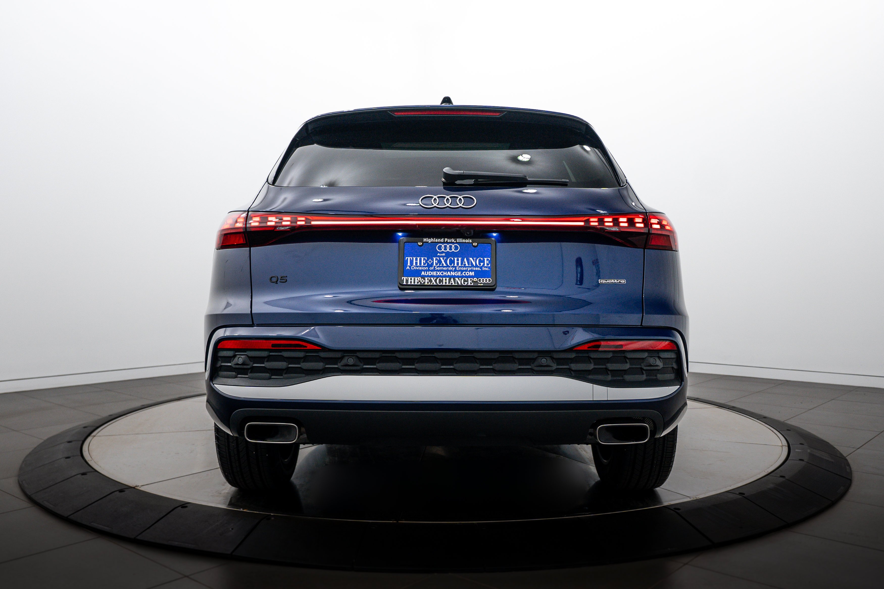 Used 2025 Navarra Blue Metallic Audi Premium image 21