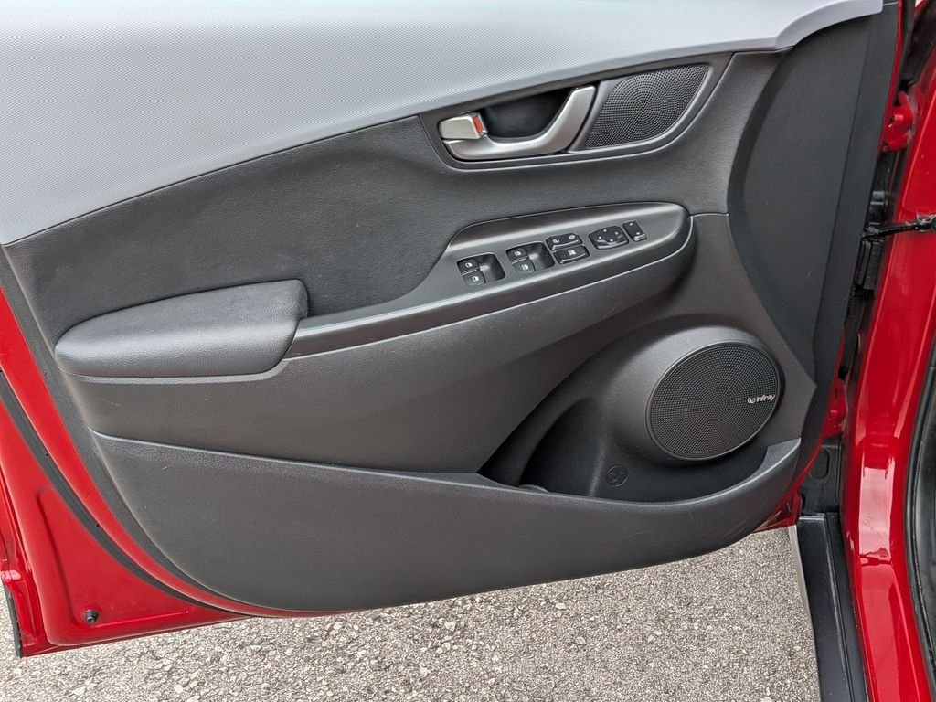 Used 2020 Red Hyundai Ultimate image 12