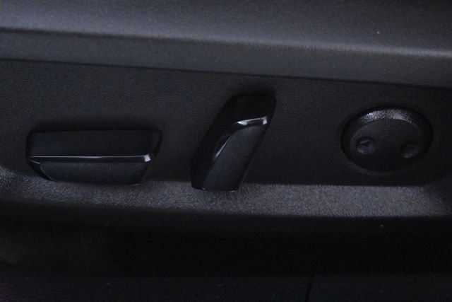 Used 2025  Mitsubishi SEL image 14