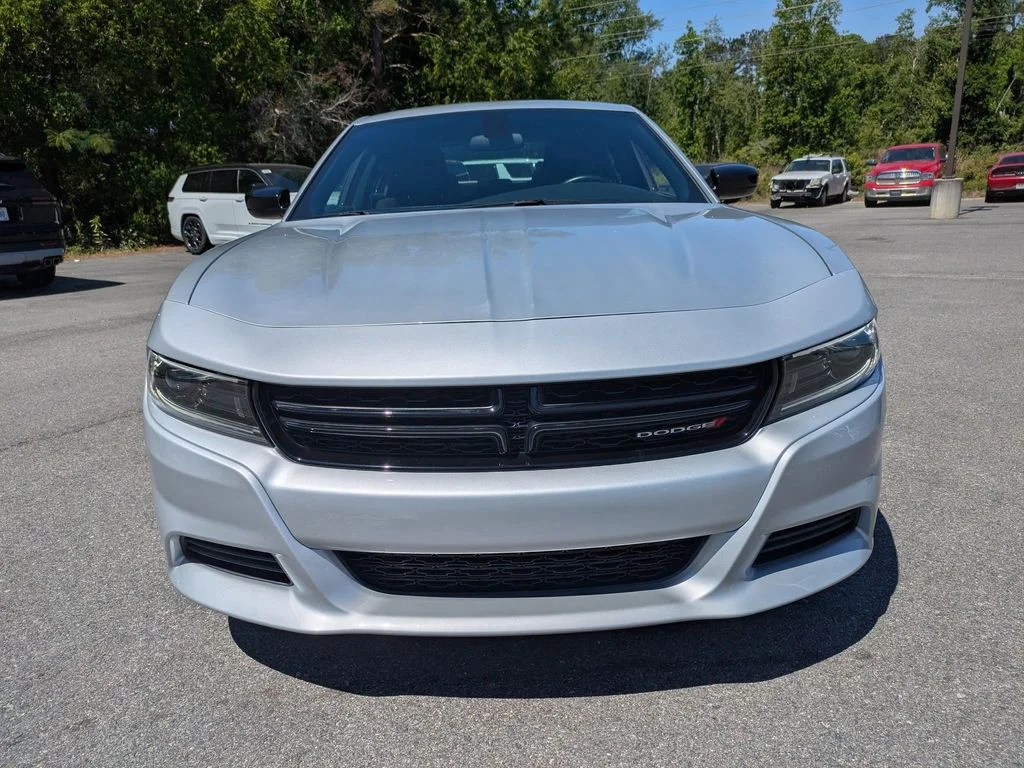 Used 2023 Silver Dodge SXT image 9