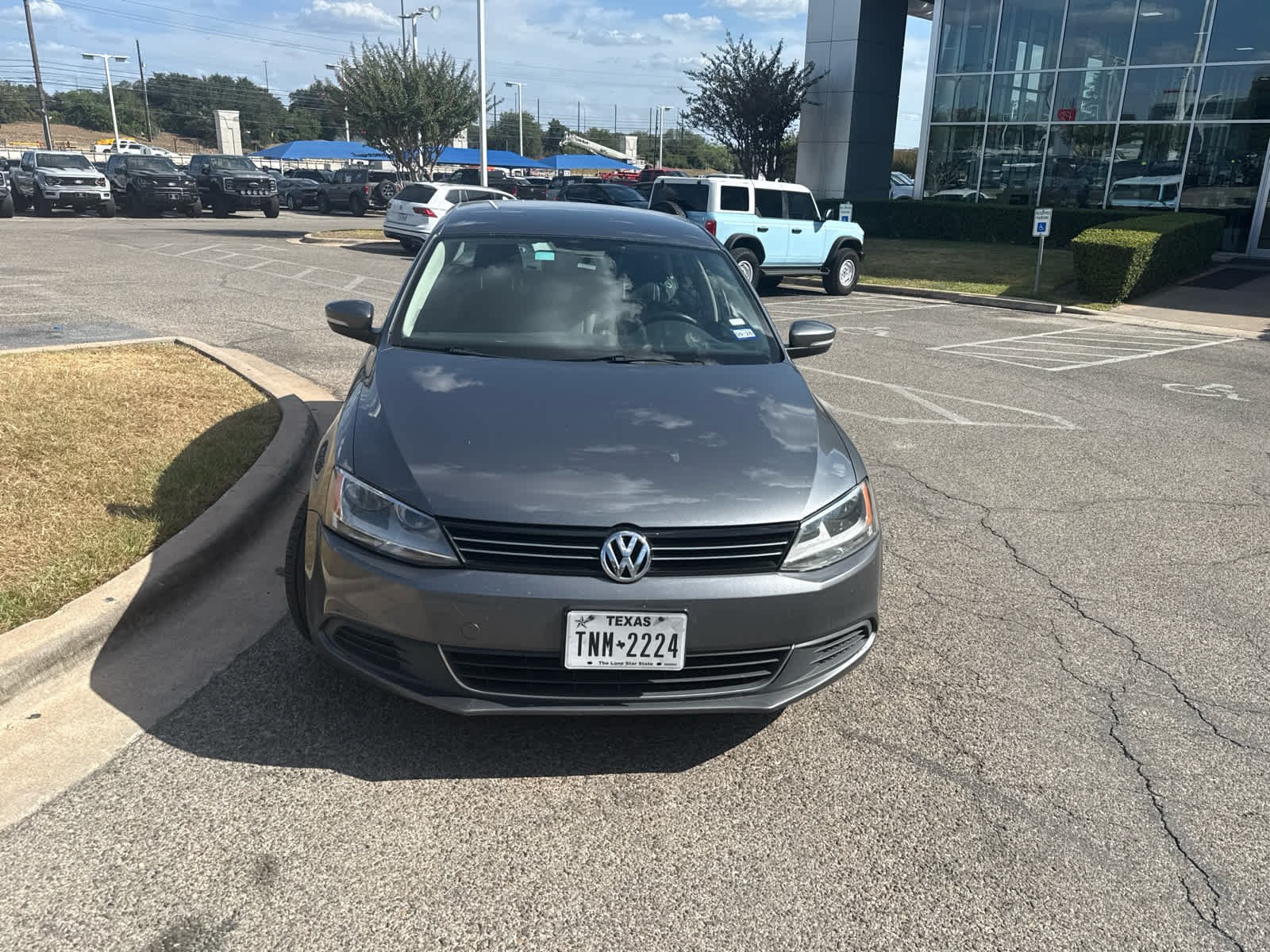 Used 2013 Platinum Gray Metallic Volkswagen SE image 4