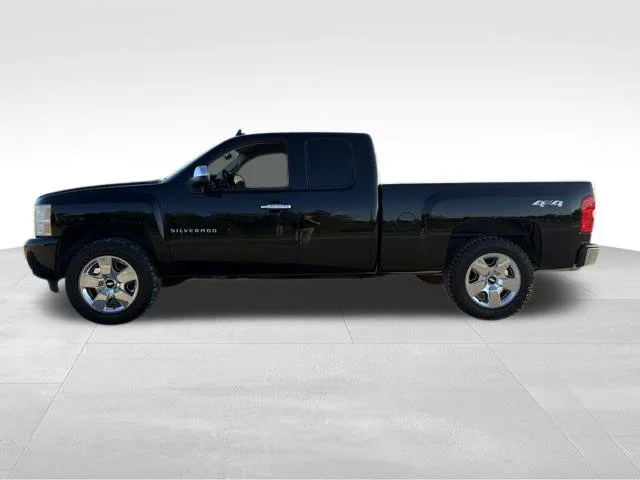 Used 2010 Black Chevrolet LT image 6