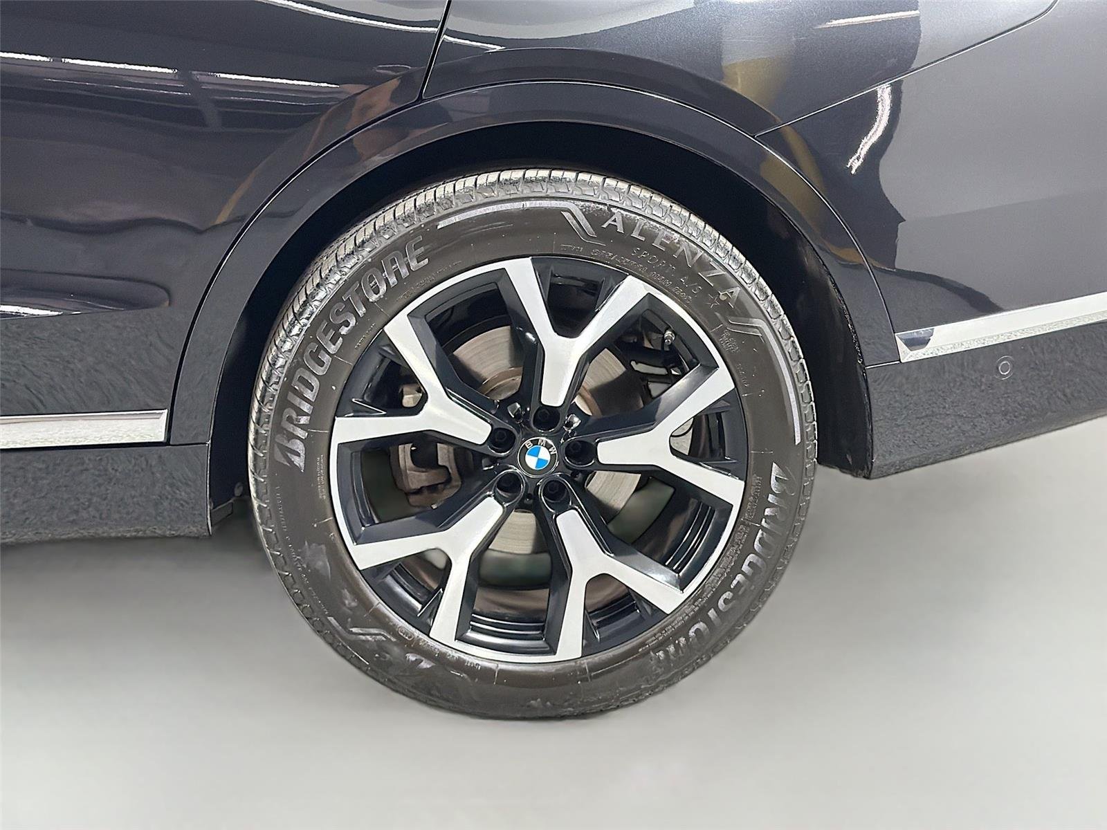 Certified Used 2022 Black Sapphire Metallic BMW xDrive40i image 31