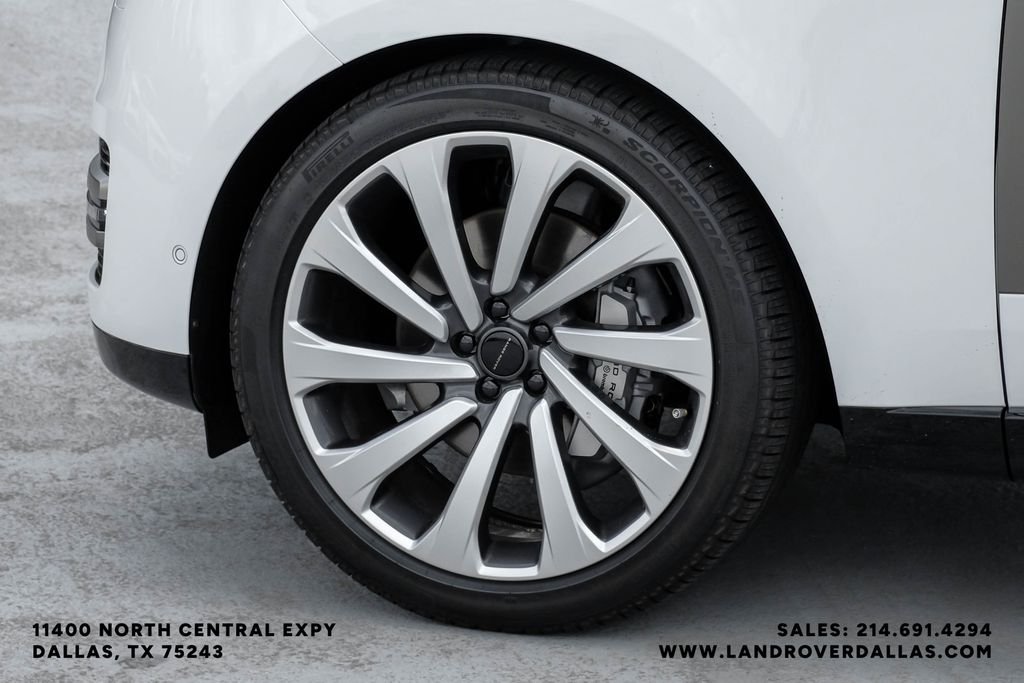 New 2026 Fuji White Land Rover SE image 55