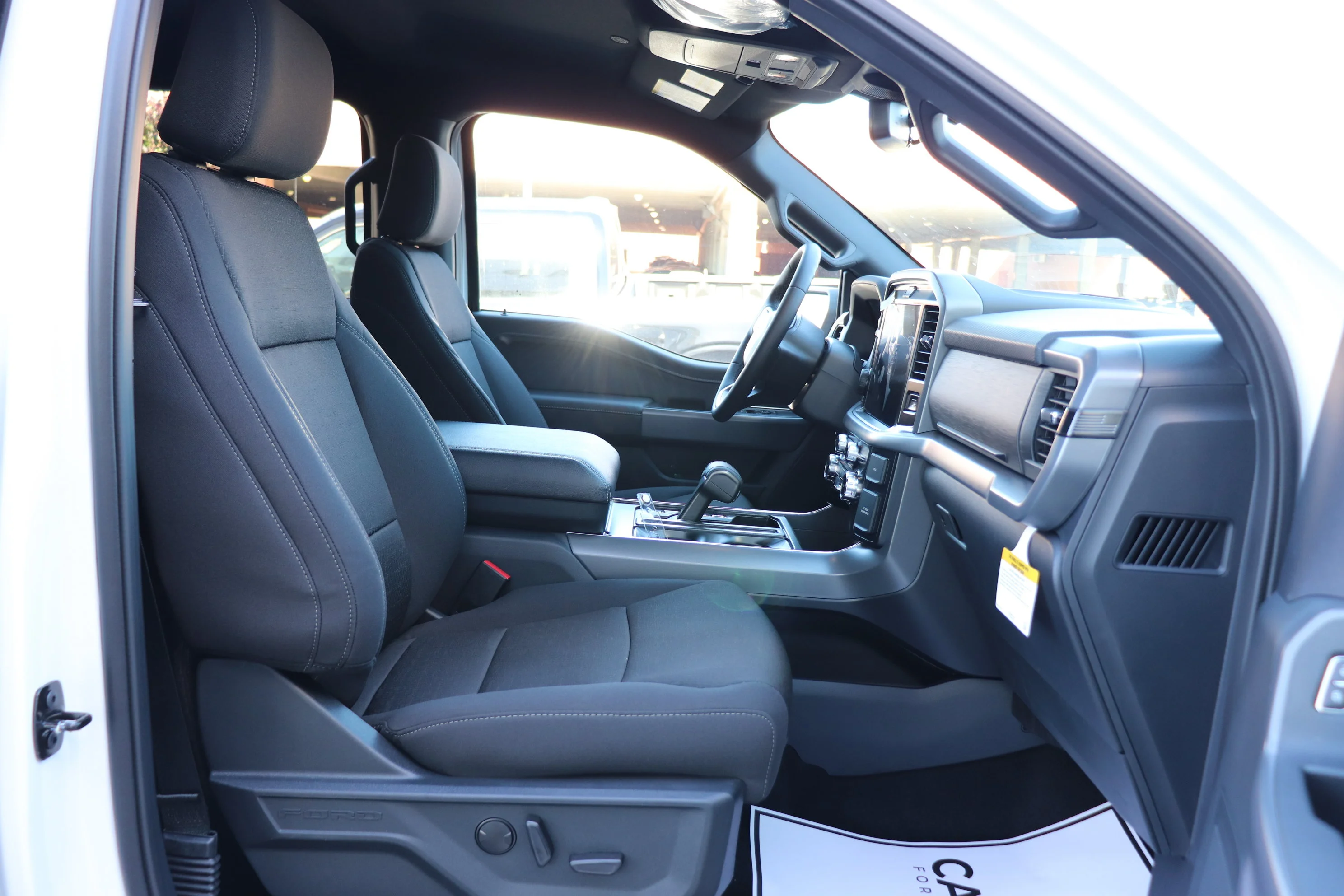 New 2026 OXFORD WHITE Ford XLT image 9