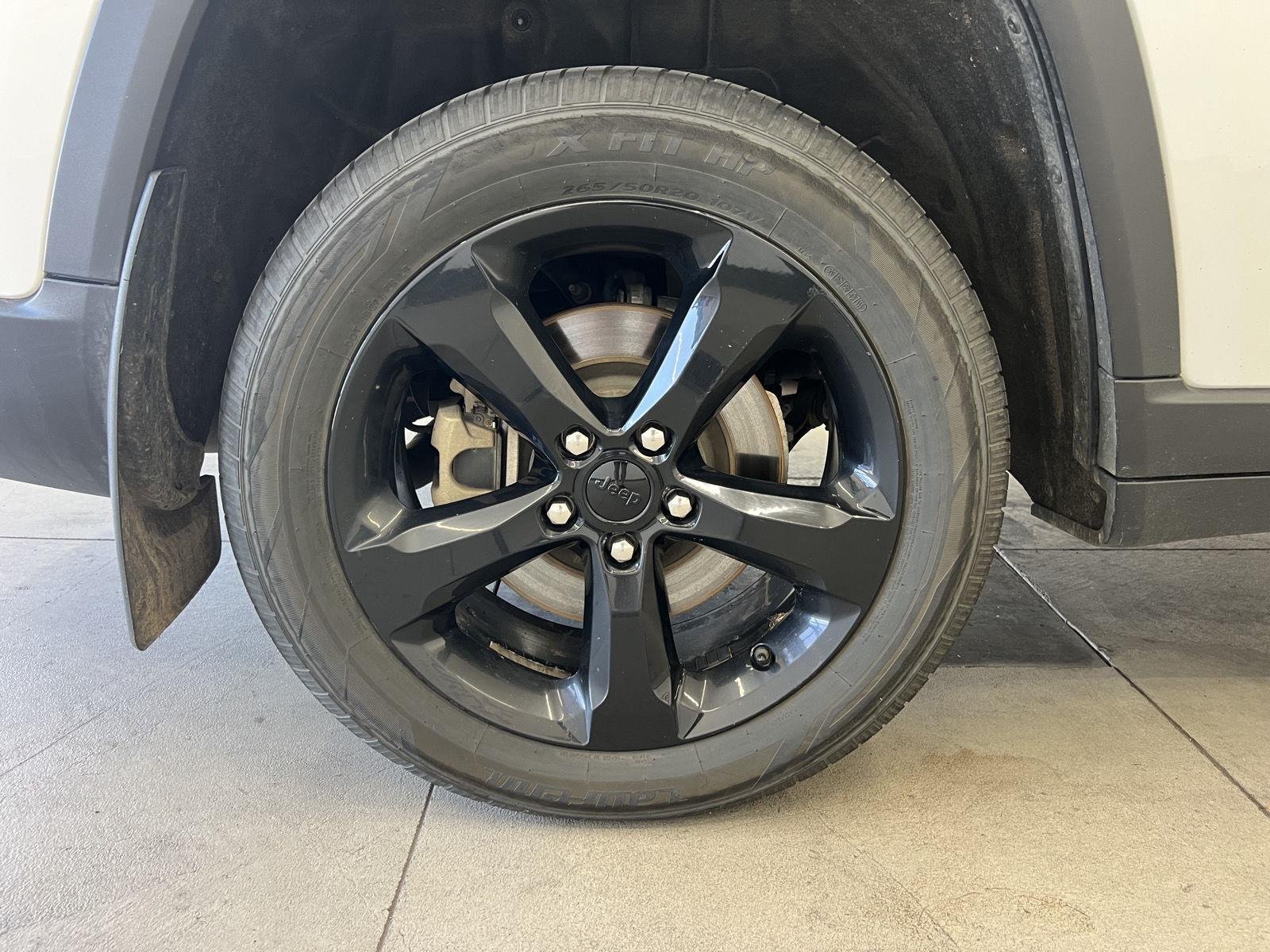 Used 2022 Bright White Clearcoat Jeep Altitude image 9