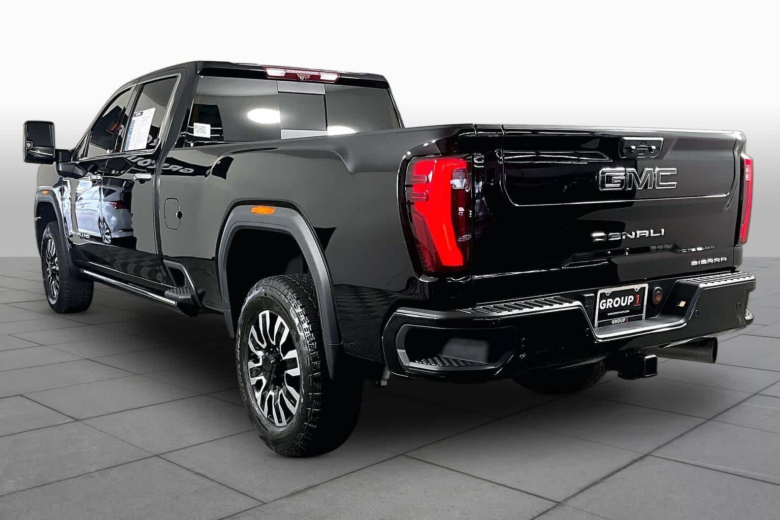 Used 2025 Onyx Black GMC Denali Ultimate image 12