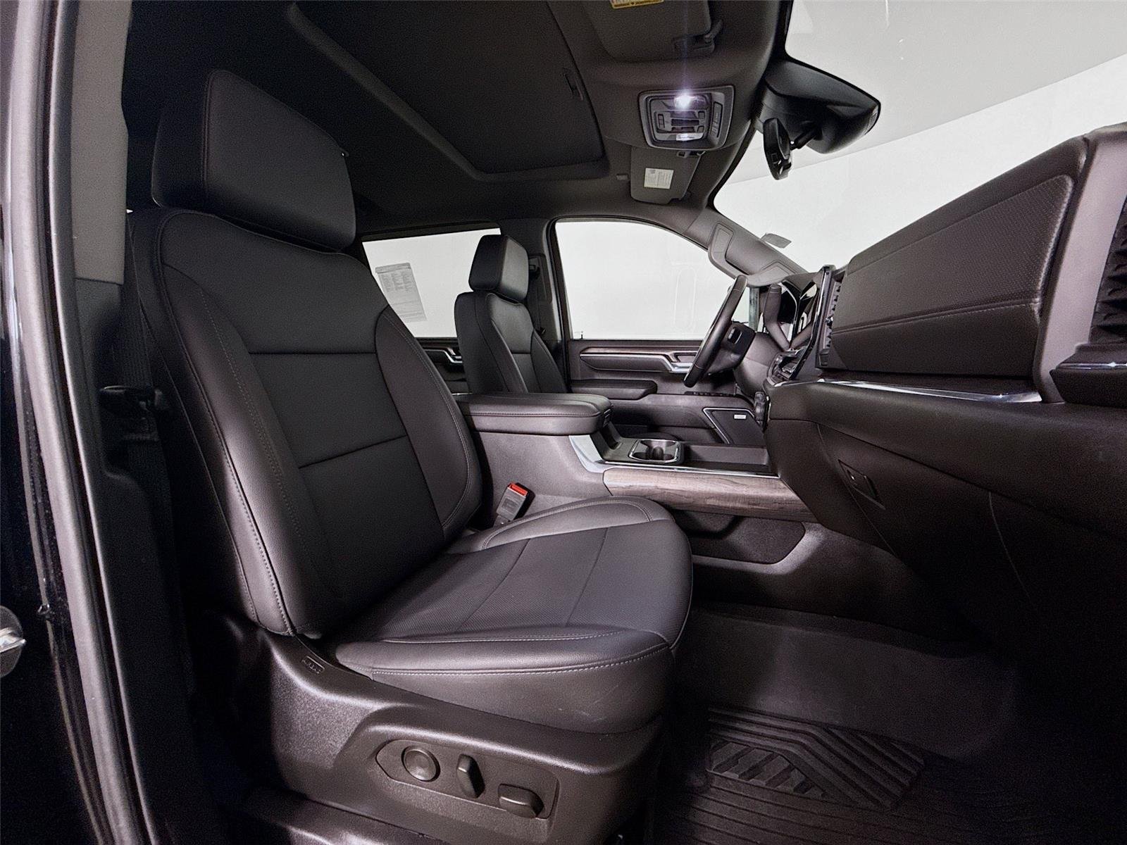 Used 2025 Black Chevrolet LTZ image 31