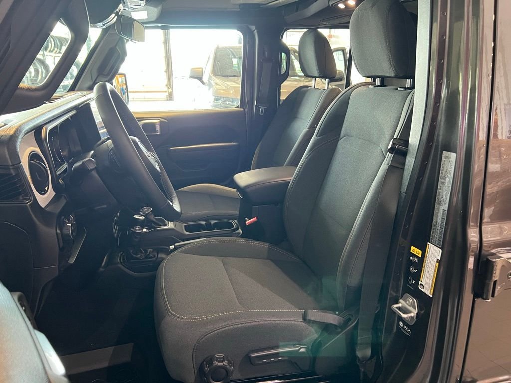 Used 2025 Granite Crystal Metallic Clear Jeep Sport S image 14