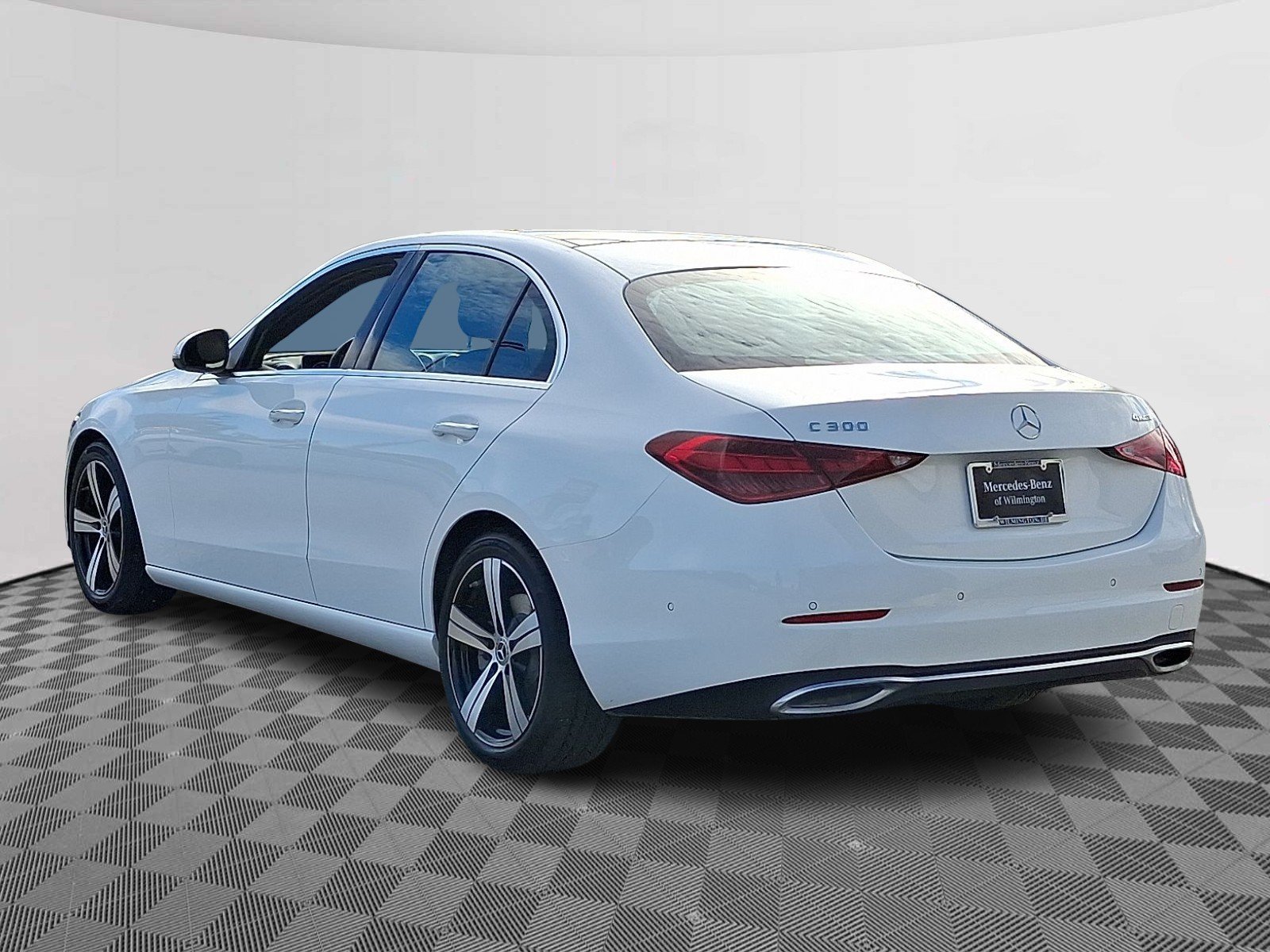 Certified Used 2023 Polar White - 149 Mercedes-Benz 4MATIC® Sedan image 4