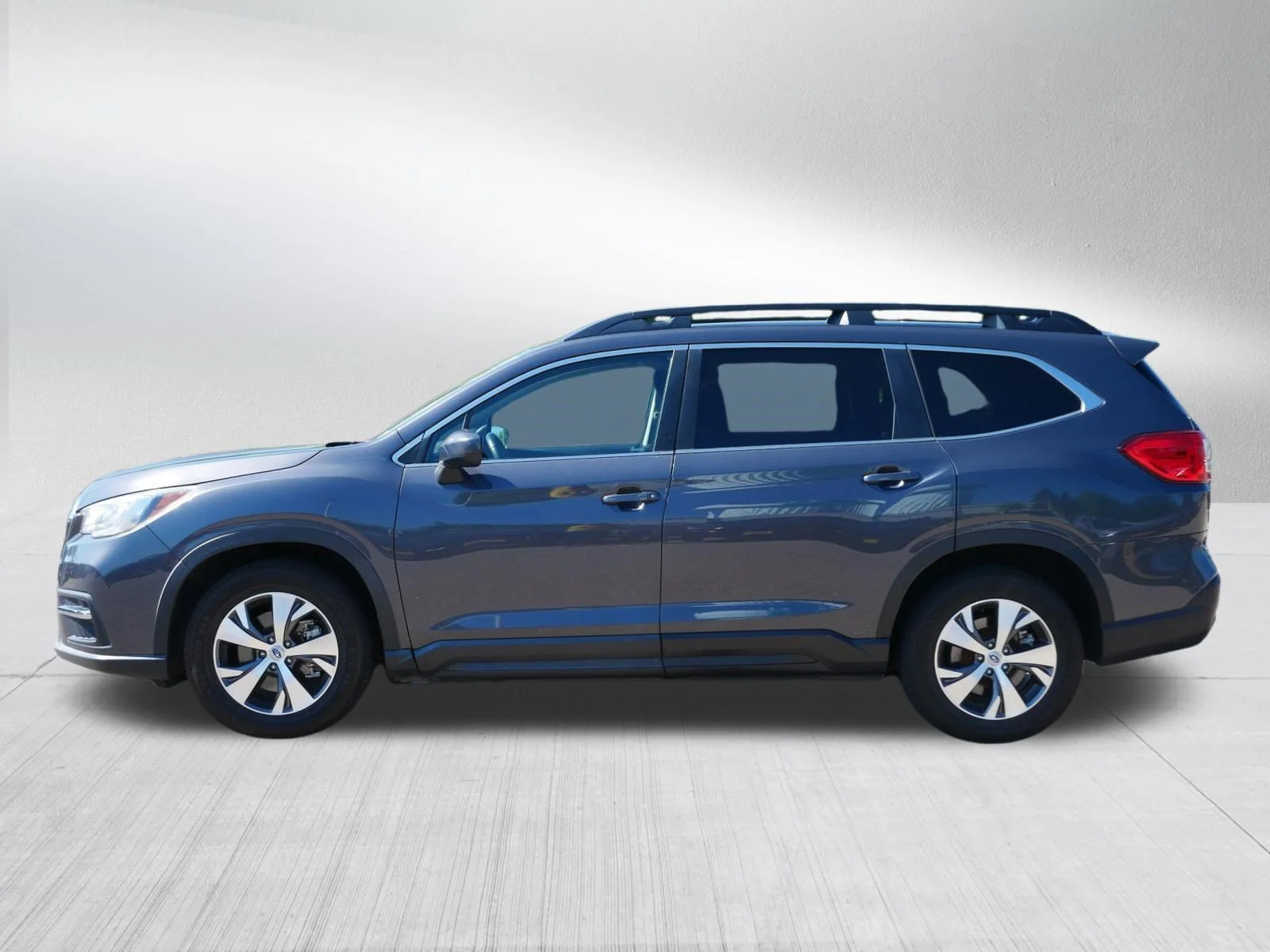 Used 2020 Magnetite Gray Metallic Subaru Premium image 4