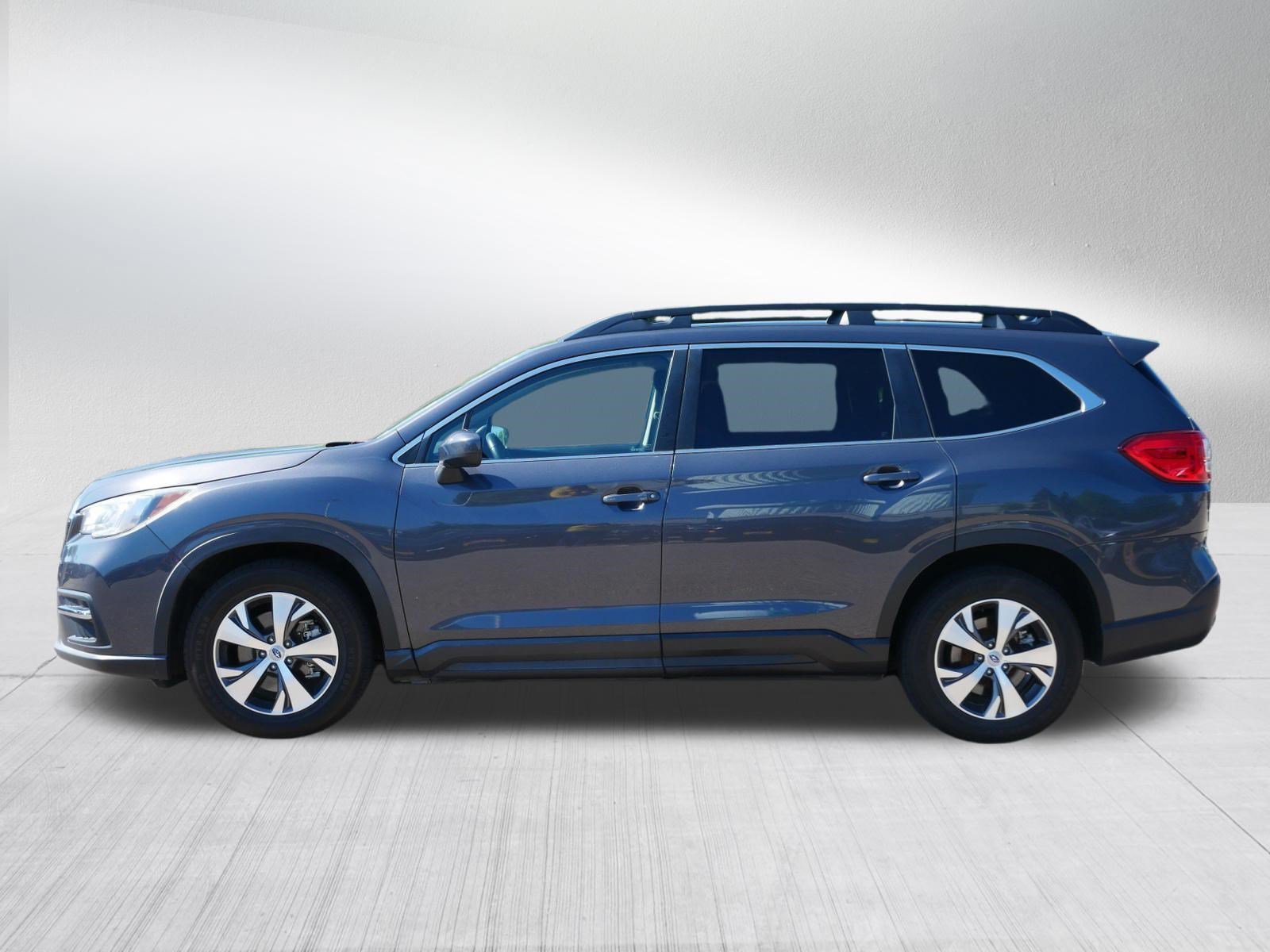 Used 2020 Magnetite Gray Metallic Subaru Premium image 4